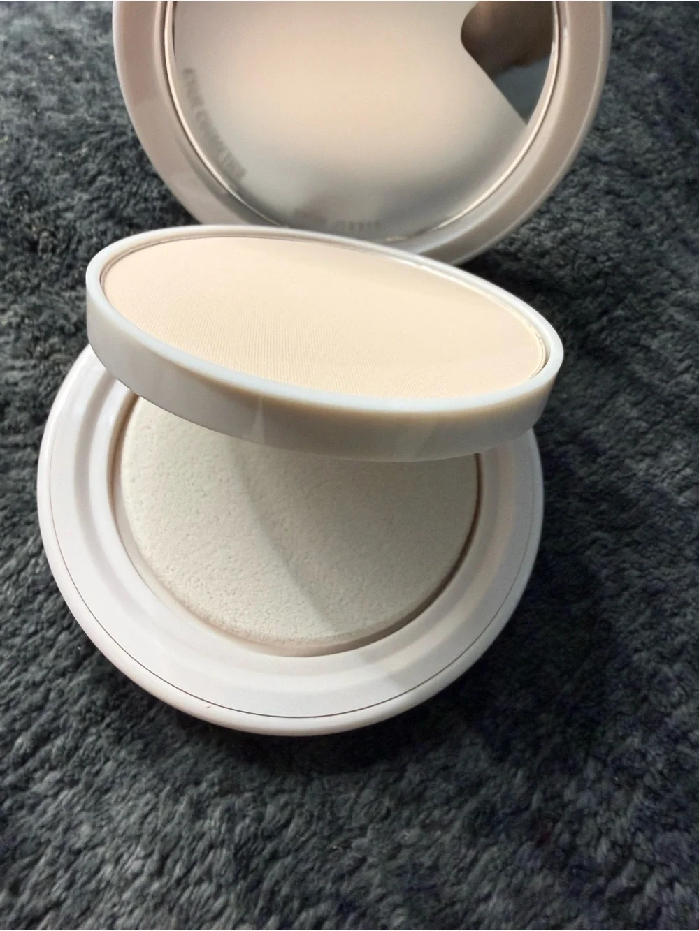 Kylie Cosmetics Natural Blur Powder Foundation — 1C fair cool undertone